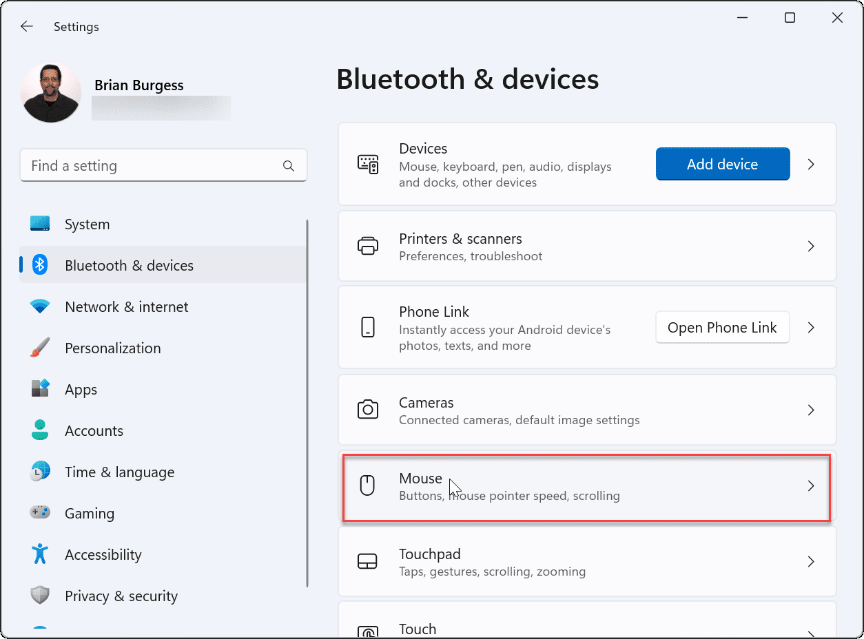 如何在 Windows 11 和 10 中启用左手模式？