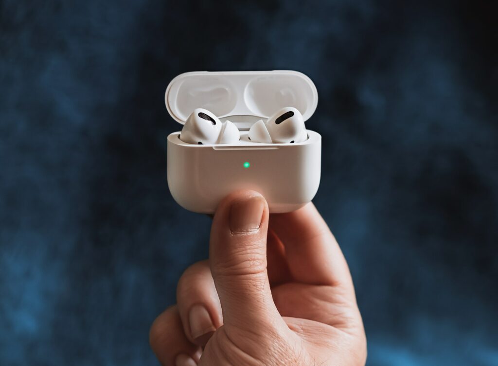 AirPods Pro 2、AirPods Max 新色彩版预计今年秋季发布