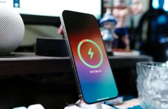 苹果官方充电器，30W和20W，哪个对iPhone15充电效果更好？