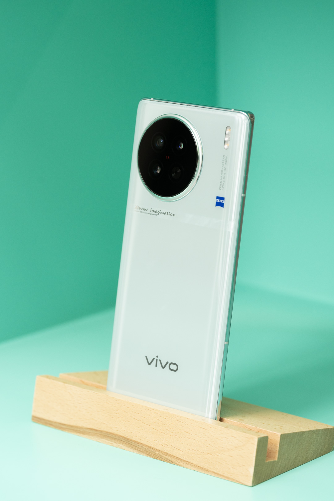 vivo X90s「青漾」图赏:真被这色彩凉爽到了