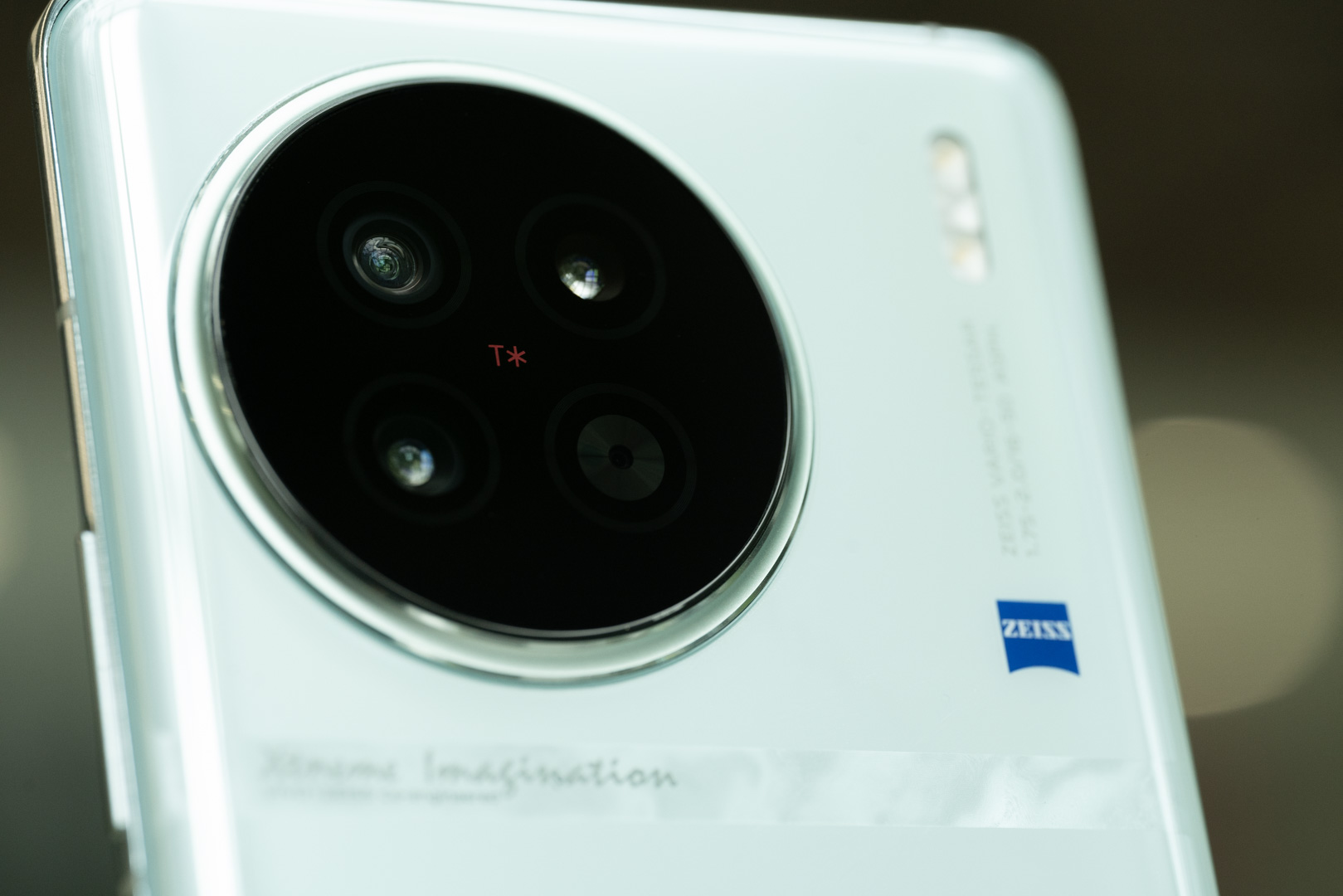 vivo X90s「青漾」图赏:真被这色彩凉爽到了