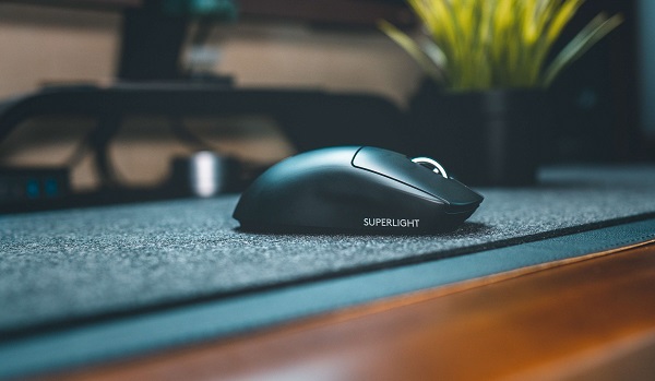 罗技g304和gpw哪一个更适合？