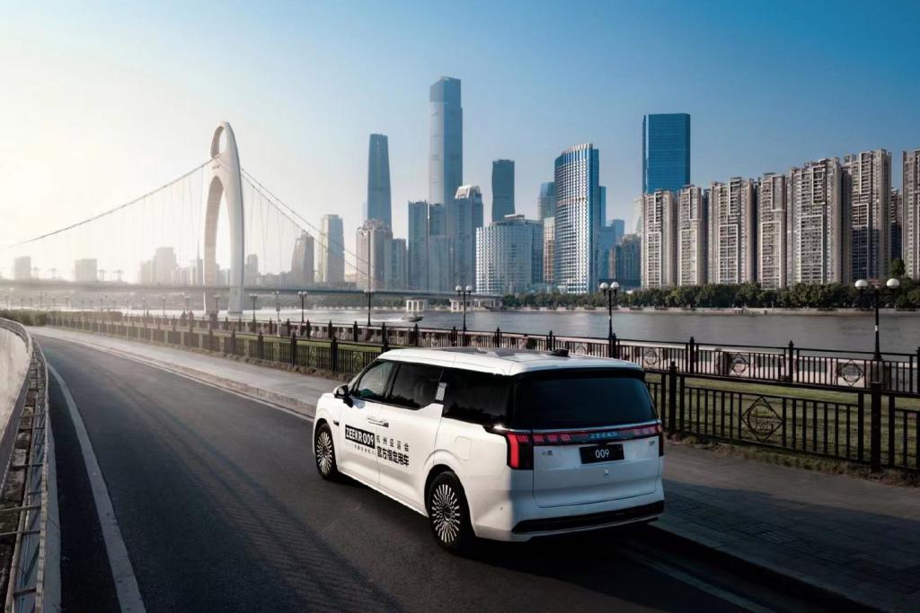 小鹏 X9、理想 MEGA 来袭，极氪 009 还能继续滋润吗？