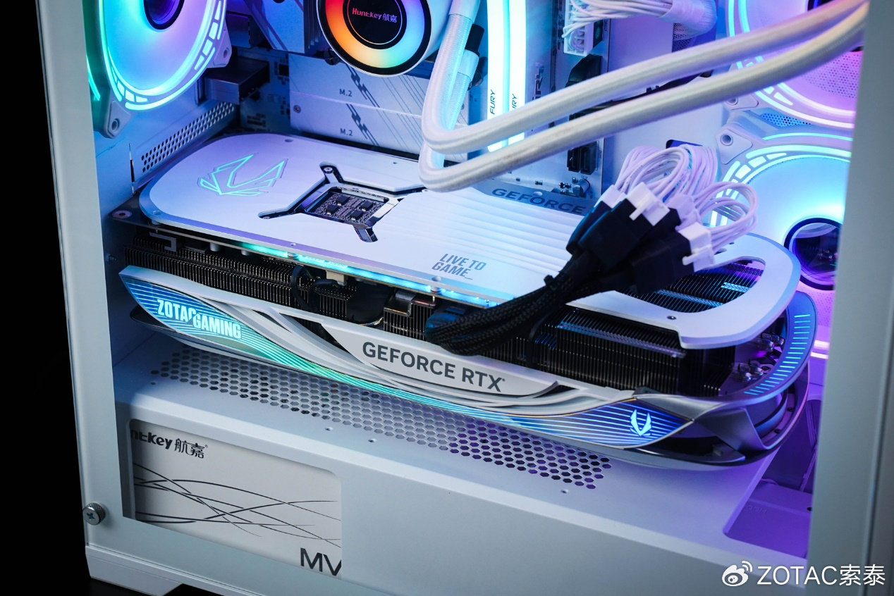 索泰发布五款 RTX 4090 D 显卡：采用超大 VC 均热板 + 9 条热管