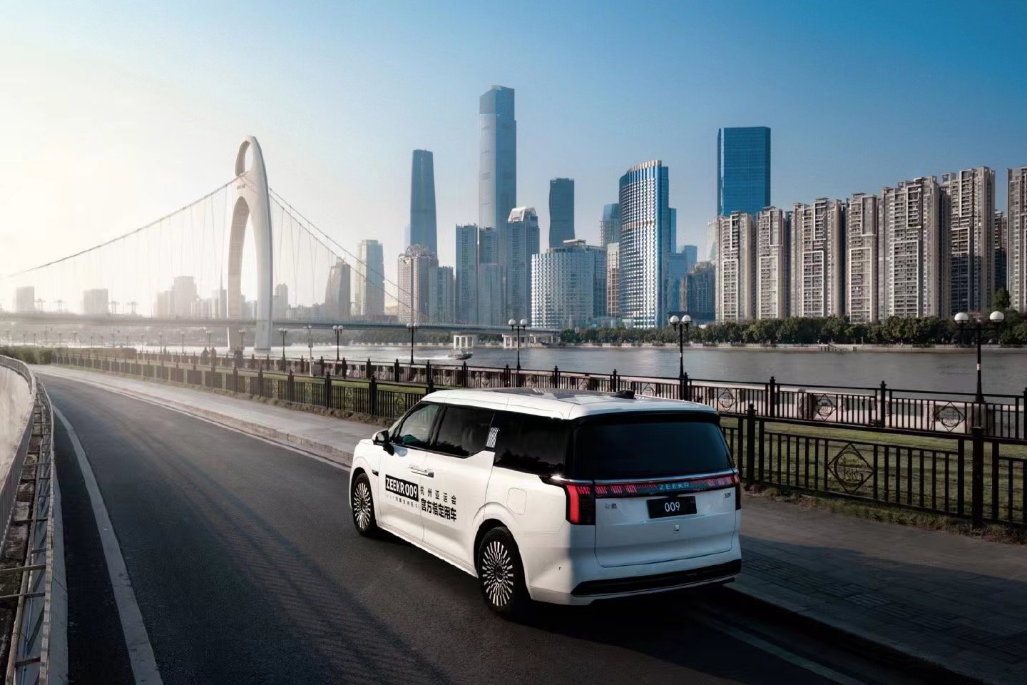 小鹏X9、理想MEGA来袭,极氪009还能继续滋润吗?