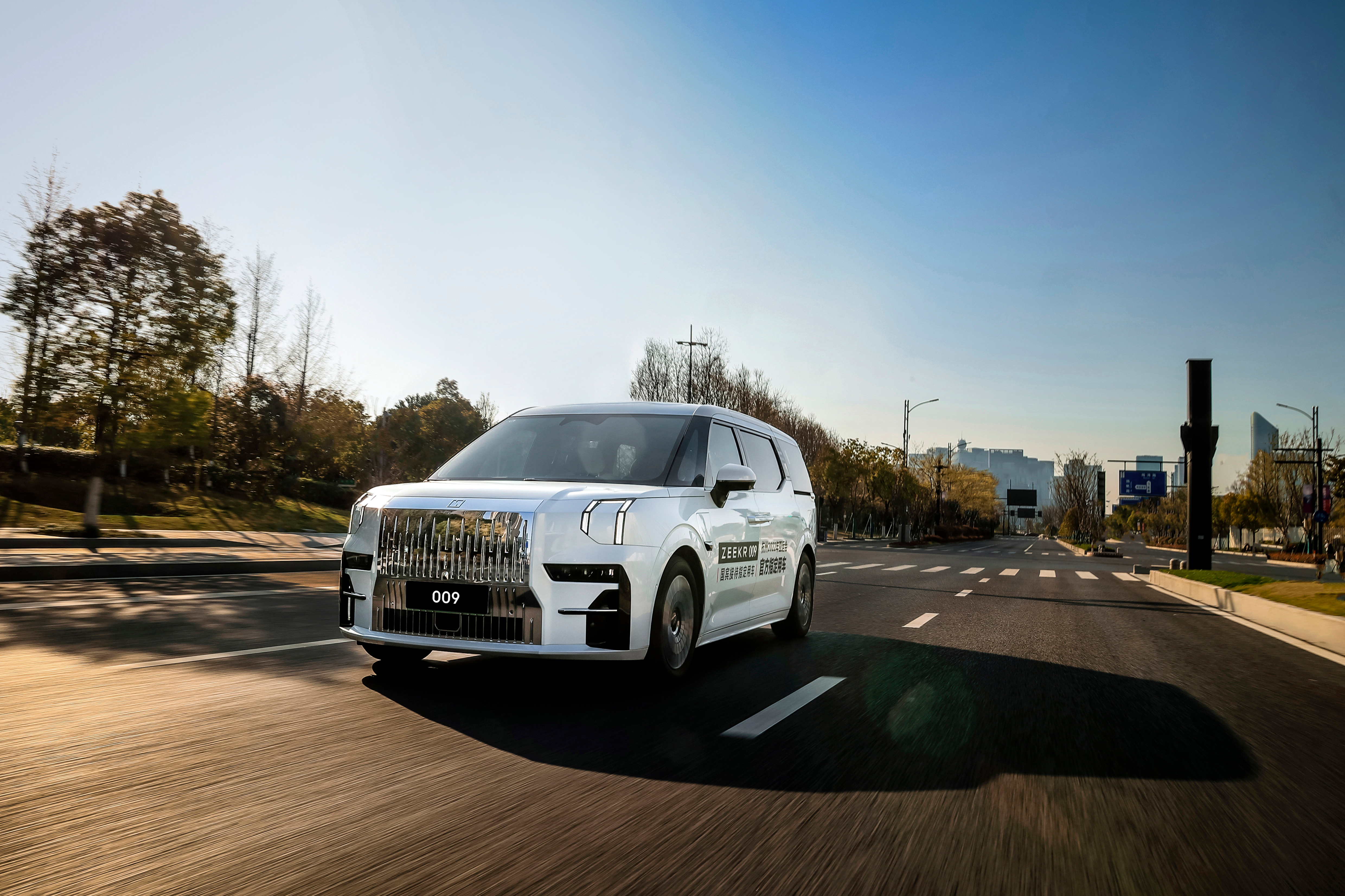 小鹏X9、理想MEGA来袭,极氪009还能继续滋润吗?