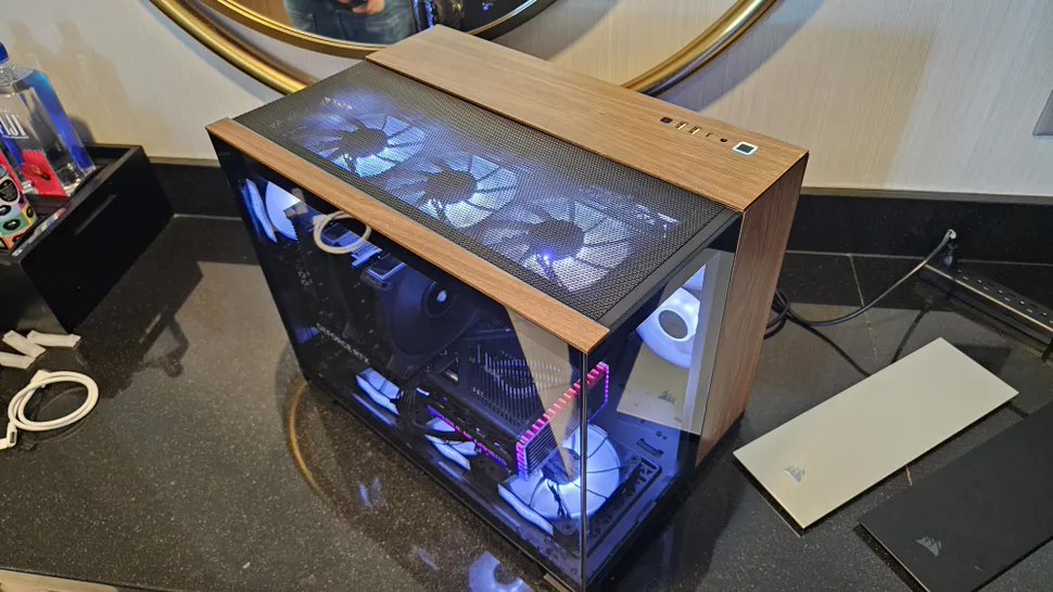 海盗船发布双仓设计的 2500X、6500X 机箱，具备背插功能