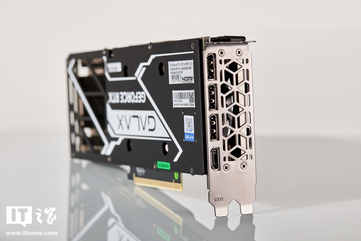 【IT之家开箱】影驰GeForce RTX 4070 SUPER大将显卡图赏：造型硬核但体积轻巧
