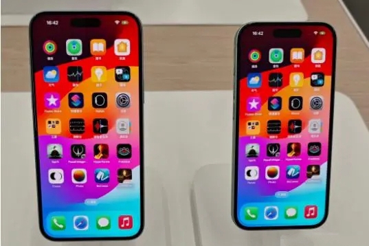 有几种颜色苹果15？