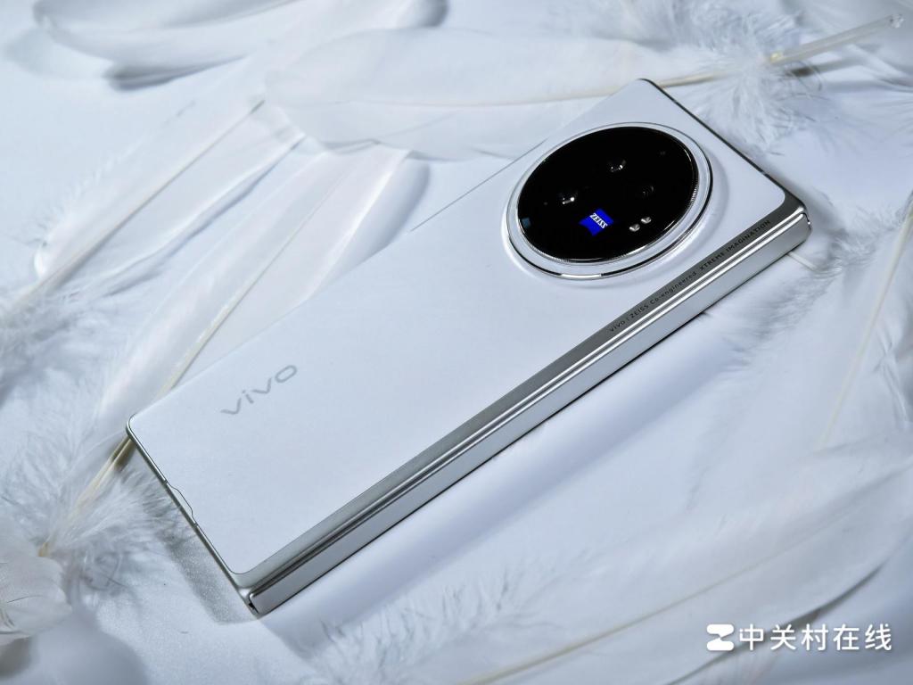 vivo X Fold3 高清图赏 轻至 219g 的折叠屏见过没？