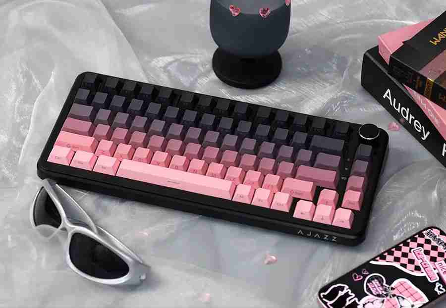 黑爵 AK820 磁轴版“黑莓粉”键盘上市：下灯位 RGB 背光、有线 8000Hz 回报率，249 元