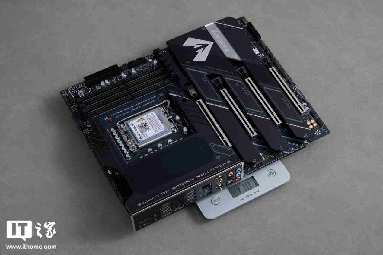 铭瑄 iCraft Z890 Pacific 主板评测：用料扎实，拓展性强