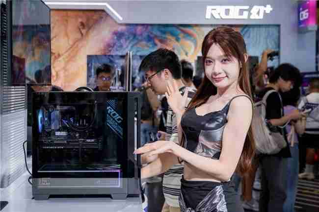硬核狂欢!ROG高性能台式机燃爆BW2025,助力玩家享受极致电竞体验