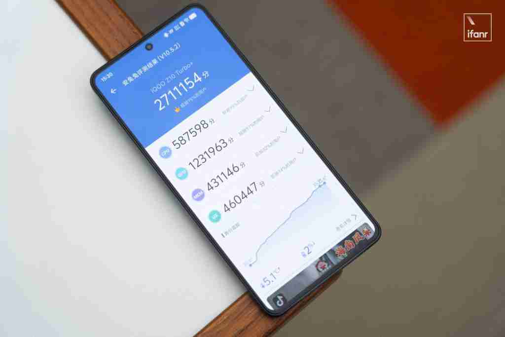 8000mAh 大电池,是手机、板砖还是充电宝?