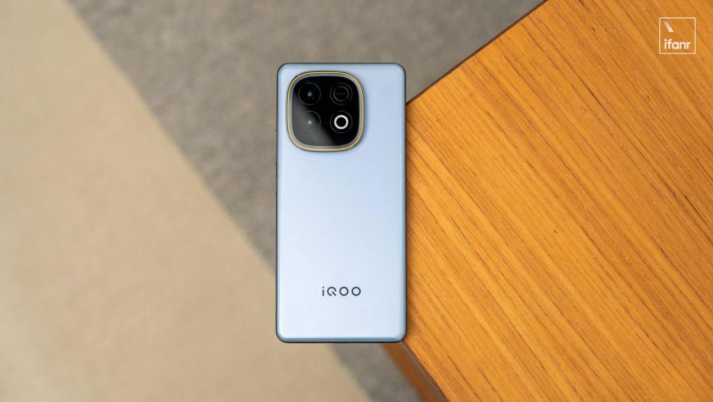 8000mAh大电池，手机还是充电宝？