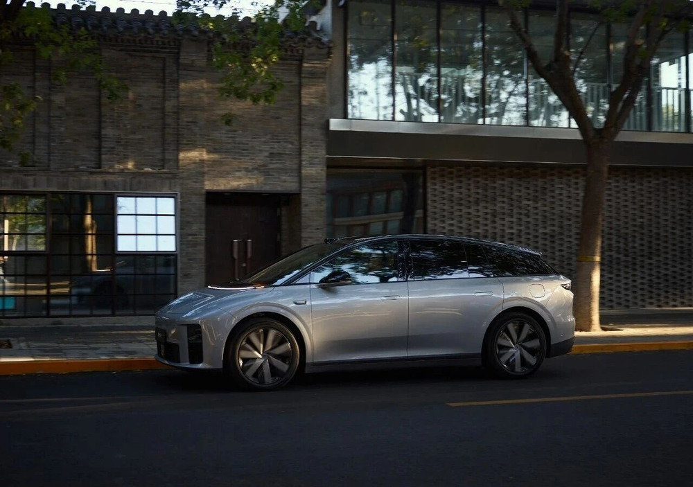 理想汽车纯电i6官方实车图曝光：月底发布，售价或下探至25万元