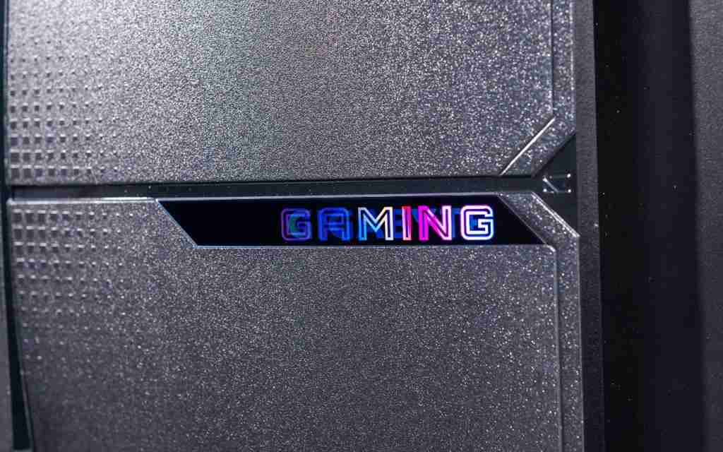  技嘉 MO27Q28G 显示器评测：第四代 OLED 电竞旗舰，高画质高刷新体验 