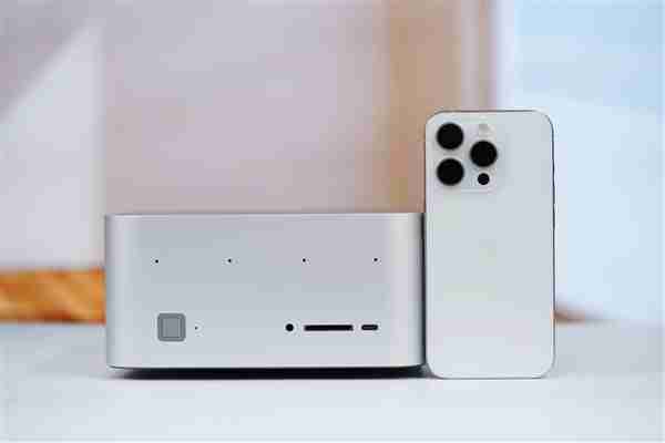 搭载AMD锐龙AI Max+ 395！零刻GTR9 Pro迷你AI工作站图赏