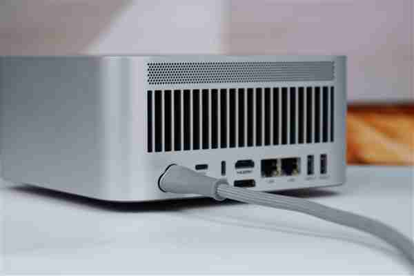 搭载AMD锐龙AI Max+ 395！零刻GTR9 Pro迷你AI工作站图赏