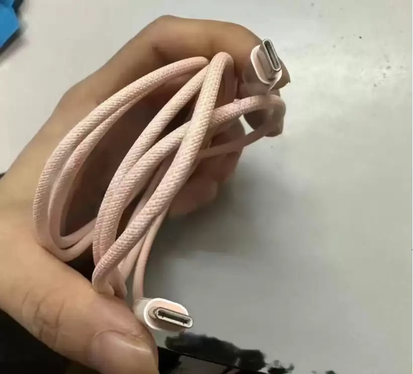 iPhone 15 系列USB-C 数据线长啥样? iPhone 15 系列USB-C 数据线长啥样?