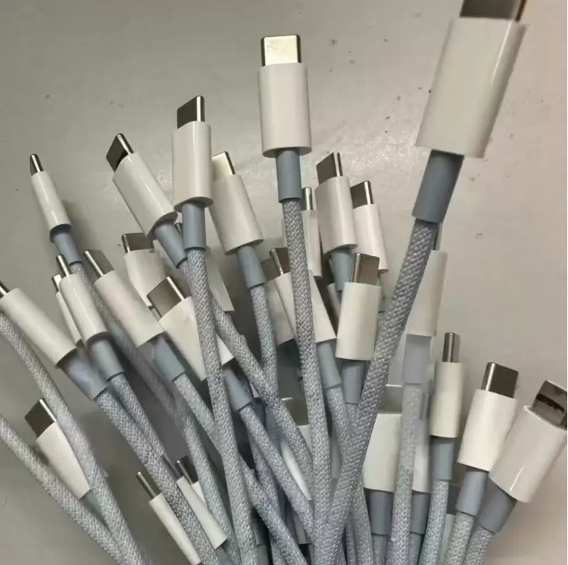 iPhone 15 系列USB-C 数据线长啥样? iPhone 15 系列USB-C 数据线长啥样?